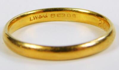 A 22ct gold wedding band - 2