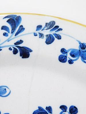 An 18thC English Delft blue and white plate - 13