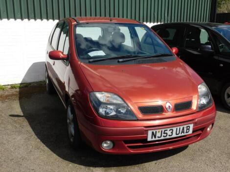 A Renault Megane Scenic MPV