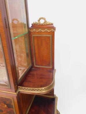 A Louis XVI style mahogany and Vernis Martin vitrine - 3