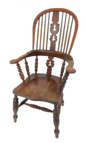 A 19thC oak and elm Windsor chair