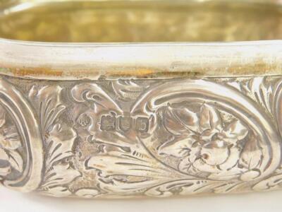 A Victorian silver box with a hinged lid - 3