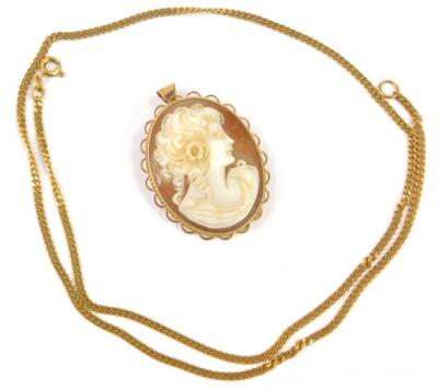 A 9ct gold and shell cameo pendant brooch