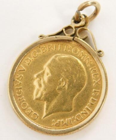 A George V full gold sovereign pendant