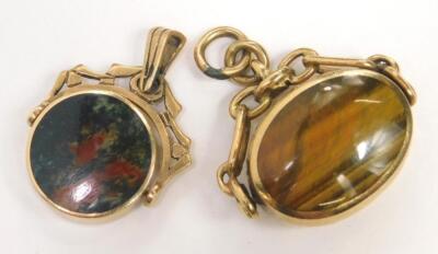 Two 9ct gold agate set swivel fobs