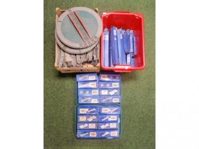 Hornby Dublo points all boxed. (32) Various track all boxed