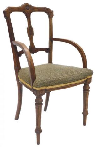 A Victorian walnut side chair