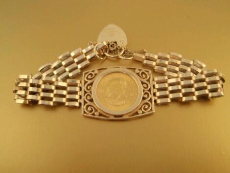 A 9ct gold gate bracelet with padlock clasp