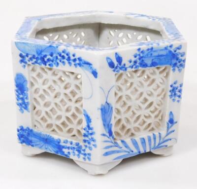 An early 19thC Chinese Qing period blue and white vase - 5