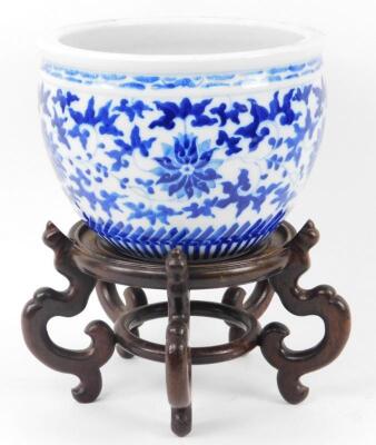 A Chinese porcelain jardiniere