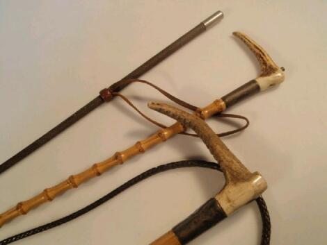 An early 20thC hunting whip with bamboo stem