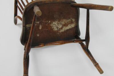 An early 19thC ash and elm Grantham Windsor chair - 4