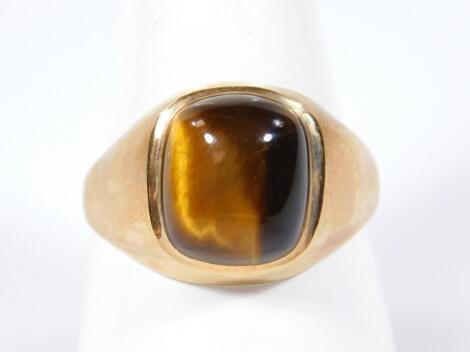 A 9ct gold signet ring