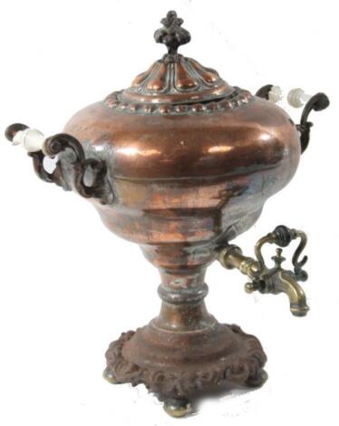 An early 20thC copper and brass samovar