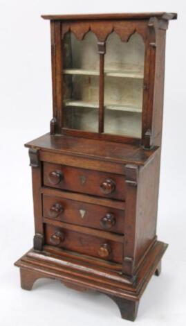 A miniature or tradesman's oak table top bookcase