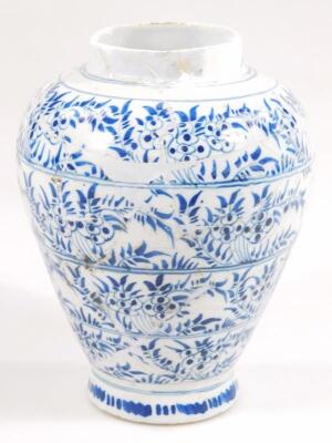 An 18thC Delft blue and white vase - 3