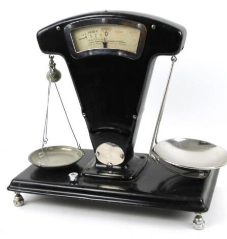 An early 20thC shop scale