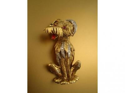 A stylised Schnauzer brooch in 18ct gold with diamond set highlights