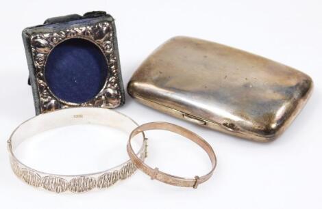 Various items of small silver