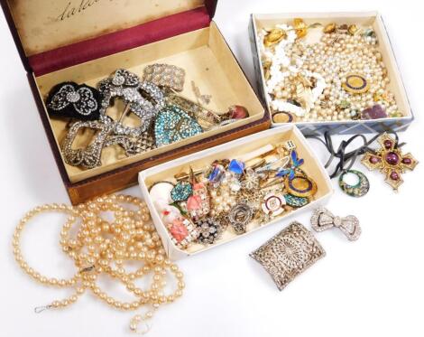 Various costume jewellery