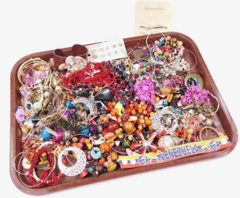 Various costume jewellery