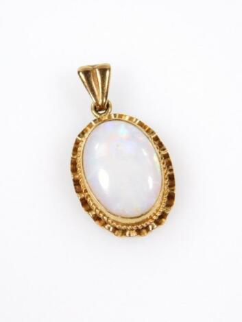 A 9ct gold opal pendant