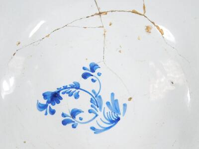 An 18thC English Delft bowl - 3