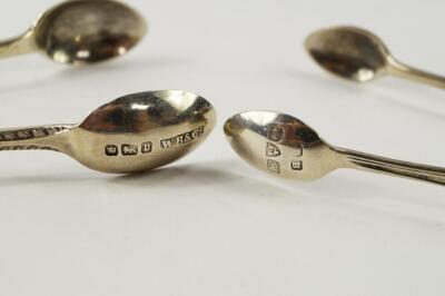 A set of six George V silver apostle teaspoons - 2