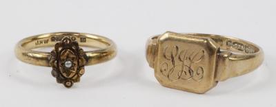 A gentleman's 9ct gold signet ring