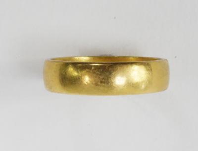 A 22ct gold wedding band