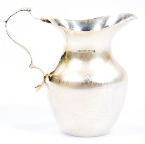 An Edwardian silver and silver gilt cream jug