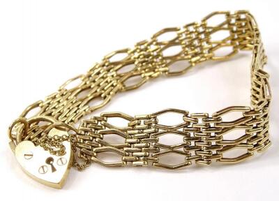 A 9ct gold gate bracelet