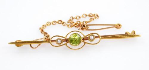 An Edwardian 15ct bar brooch