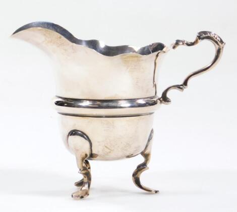 An Edwardian silver cream jug