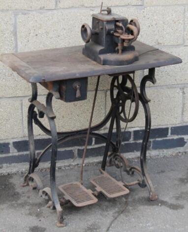 A late 19thC heavy treadle machine