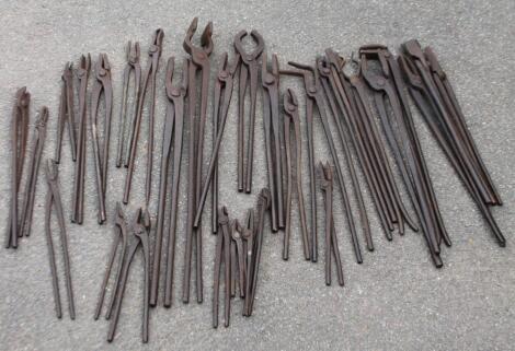 Various early 20thC metal heavy duty furnace tongs