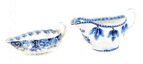 An 18thC Derby blue and white sauce boat