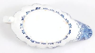 An 18thC Derby blue and white sauce boat - 6