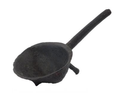A 17thC cast iron grisset pan
