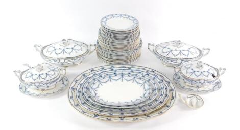 A Royal Staffordshire blue and white pottery late 19thC dinner service