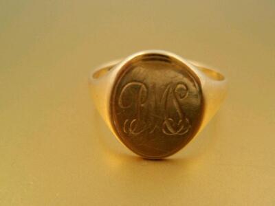 A gentleman's 9ct gold signet ring with oval head