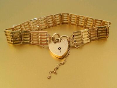 A 9ct gold five bar gate bracelet