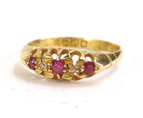 An 18ct gold gypsy ring