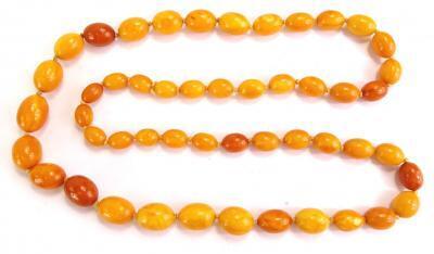 A graduated amber beaded necklace