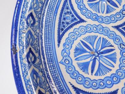 A 17thC style Islamic pottery blue and white charger - 4