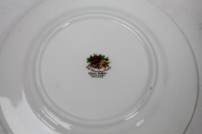 A Royal Albert Old Country Roses part service - 3