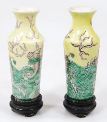 A pair of Chinese porcelain famille jaune vases - 5