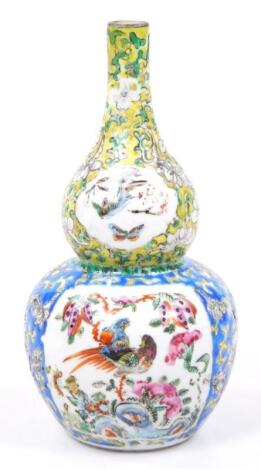 A Chinese porcelain double gourd vase