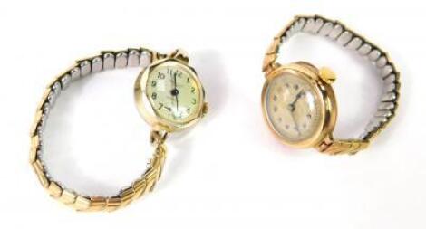 A lady's 9ct gold circular cased wristwatch