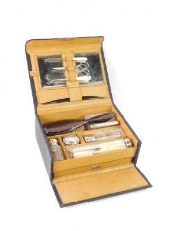 A lady's early 20thC travelling toilet set